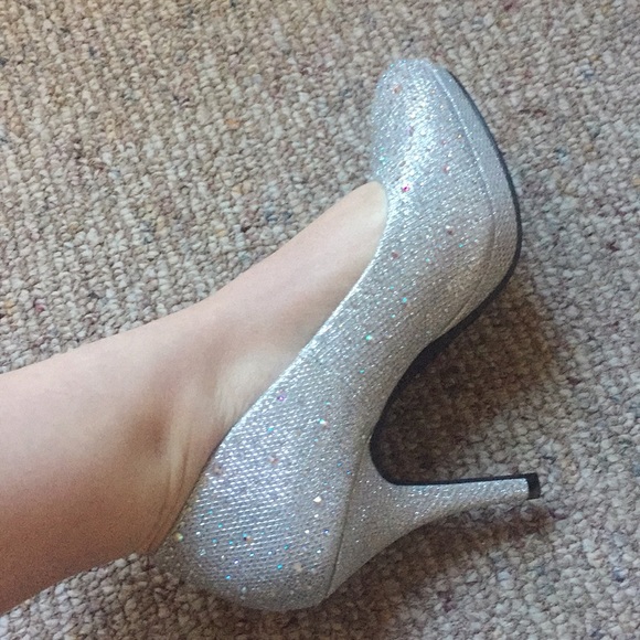 Silver Shoes - Picture 3 of 4